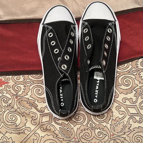 🆕Air Walk - Picture 2 of 4